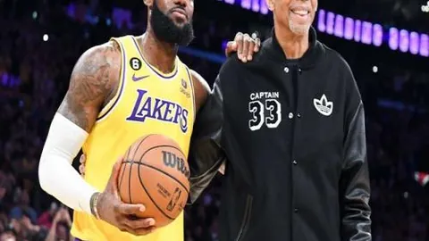 败战未减王者气，唐凯虽负超重战，世界冠军之位仍稳固。